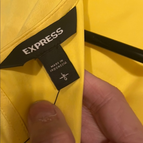 NWT Express Yellow Ruched Flutter Sleeve Blouse Friday special 🌸🌸$6 - Picture 3 of 5